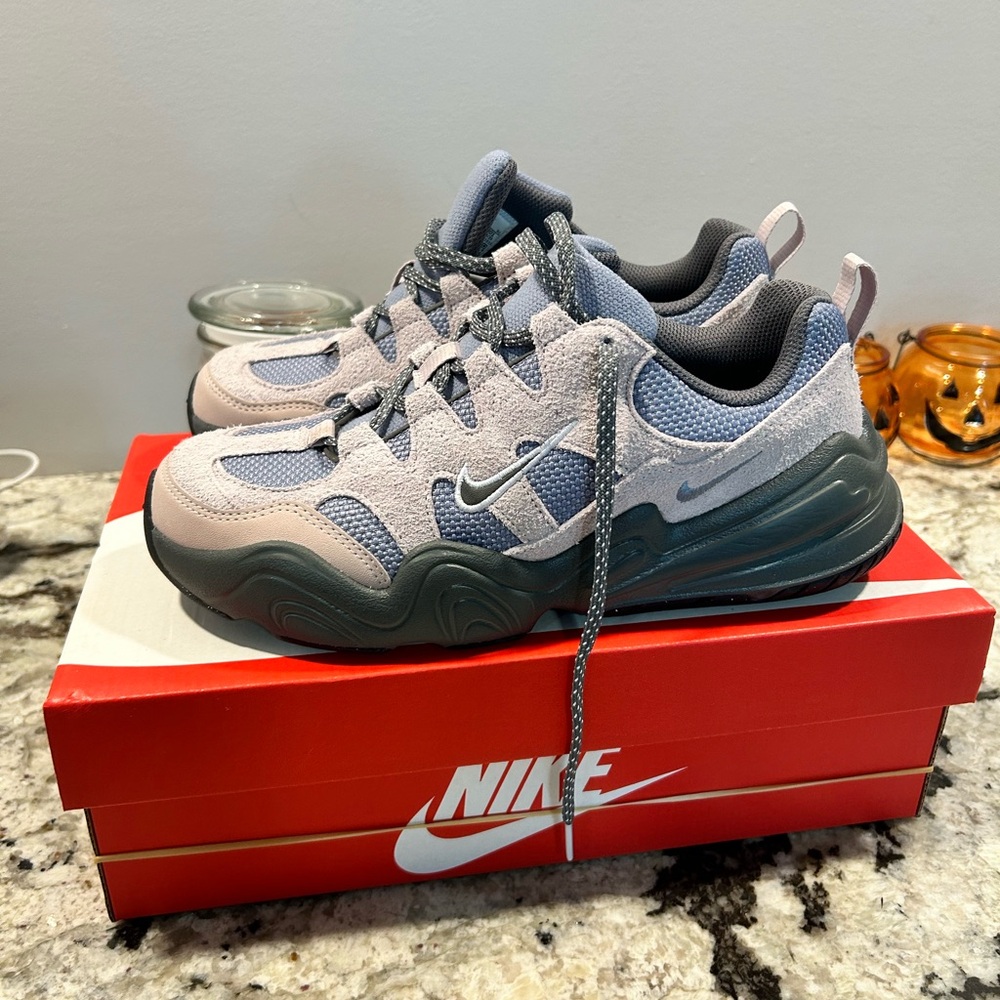Nike tech hera sneaker